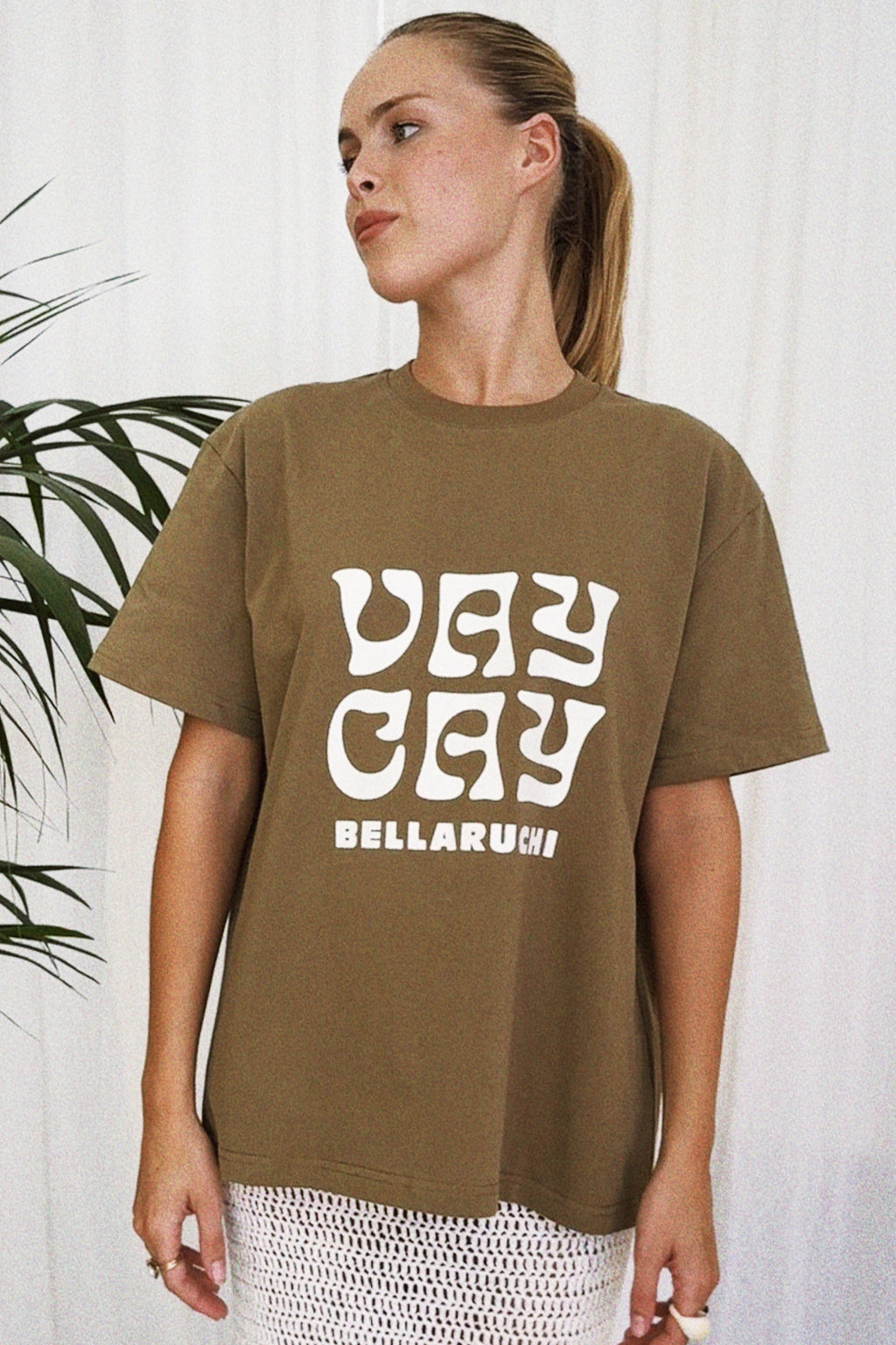 Khaki VAYCAY tee. VAYCAY t-shirt brown. Vintage t-shirt khaki. Brown t-shirt. brown tee. VAYCAY tee. BELLARUCHI T-shirt. BELLARUCHI Tee. 